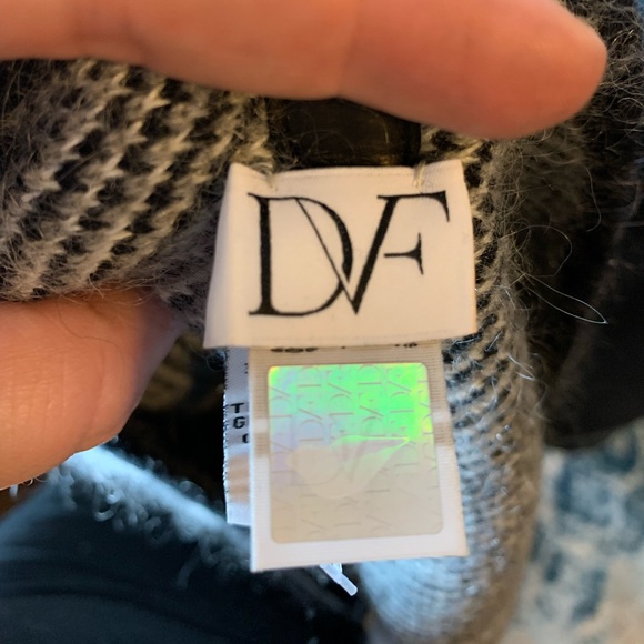 DVF Infinity Scarf - Picture 9 of 10